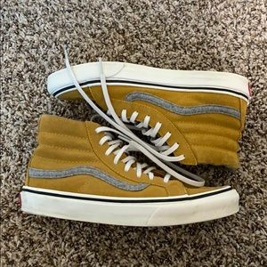 MUSTARD SUEDE X GREY HI TOP VANS